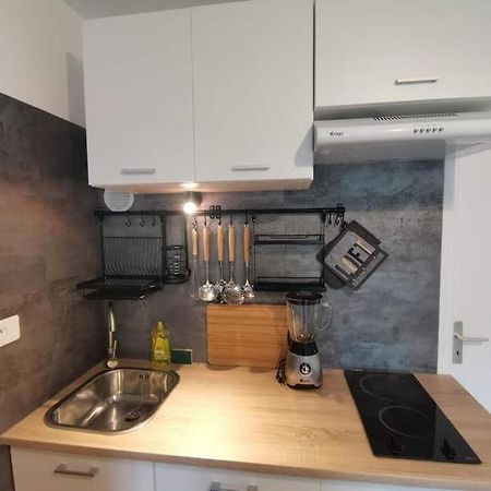 Charmant Appartement Au Calme Saint-Georges-de-Luzencon Luaran gambar
